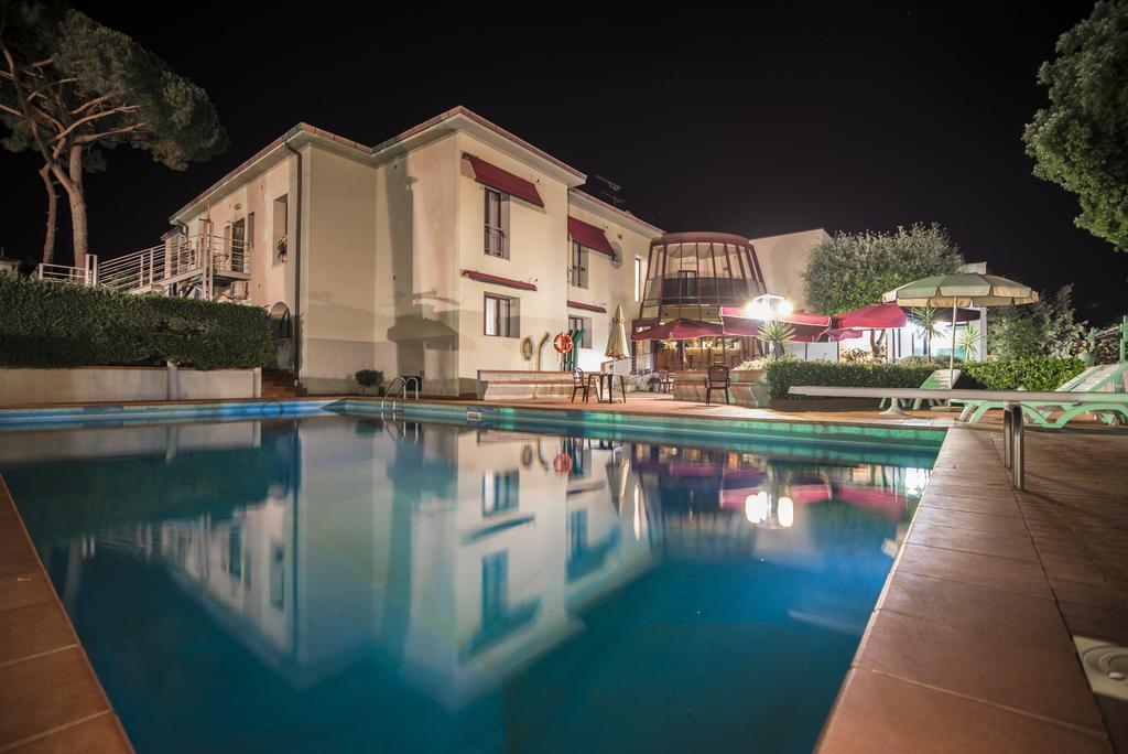 Hotel Kon Tiki San Vincenzo Dış mekan fotoğraf