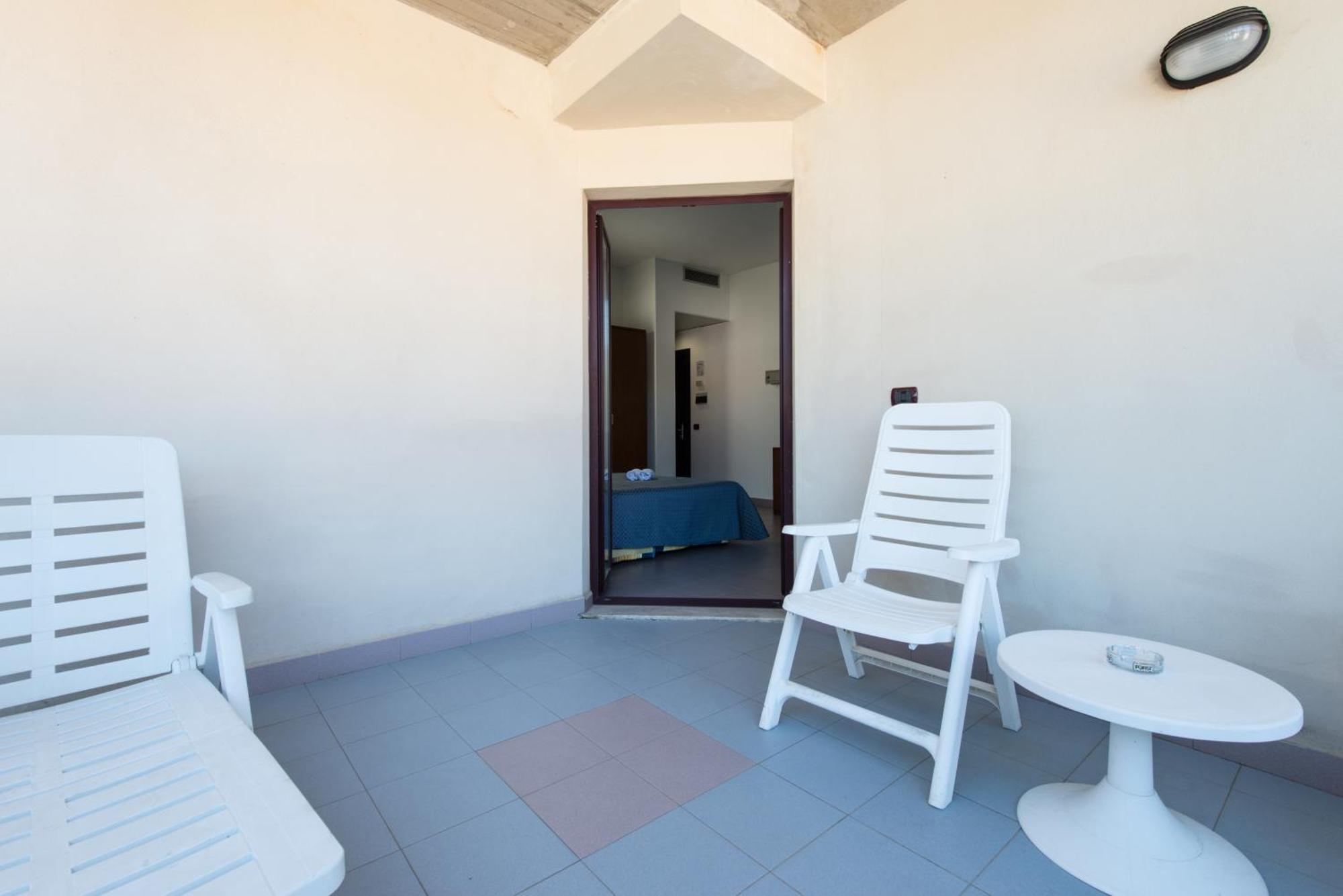 Hotel Kon Tiki San Vincenzo Oda fotoğraf