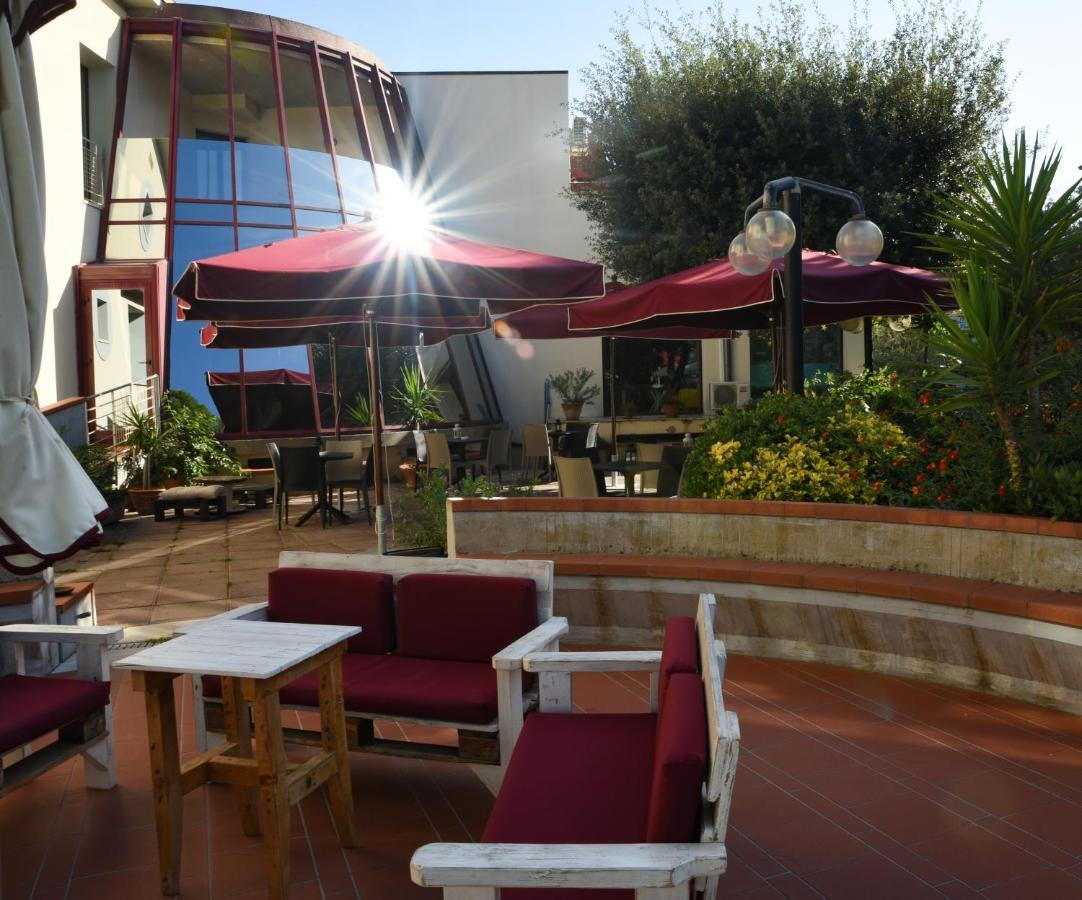 Hotel Kon Tiki San Vincenzo Dış mekan fotoğraf