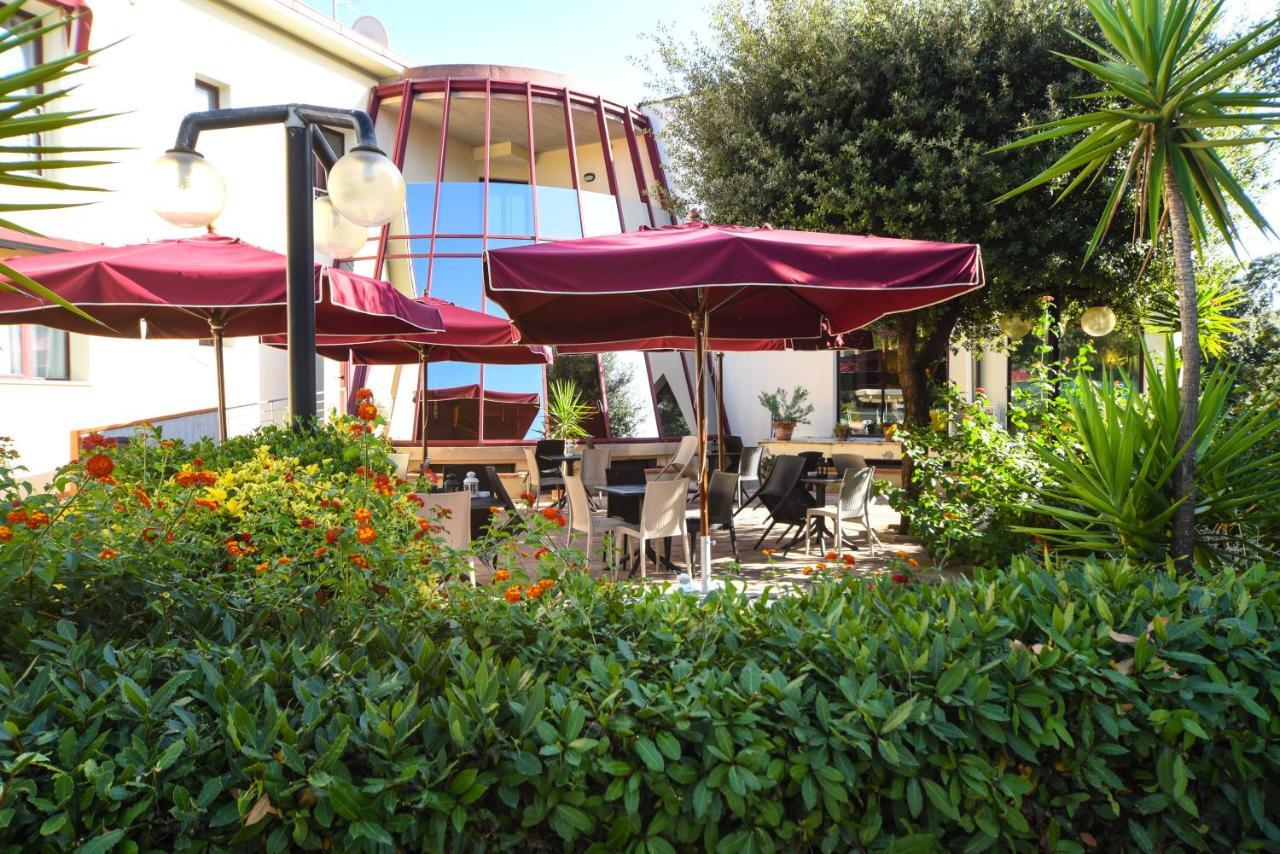 Hotel Kon Tiki San Vincenzo Dış mekan fotoğraf